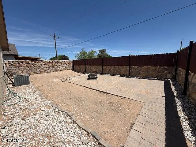 4652 Lorenzo Ponce Dr — Photo 25