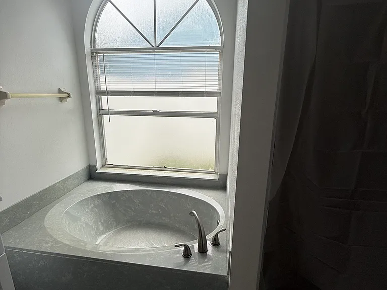 2628 Rolling Broak Dr — Photo 13
