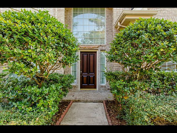 2nd image of 803 Blakely Ct