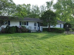 1026 Country Club Dr, Zanesville, OH 43701