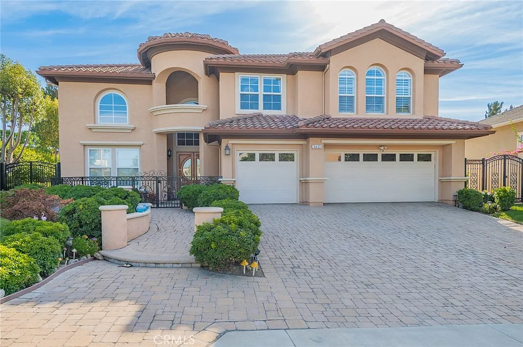 5 bed, 4.5 bath, 4261 sqft, $7,500 — Photo 2