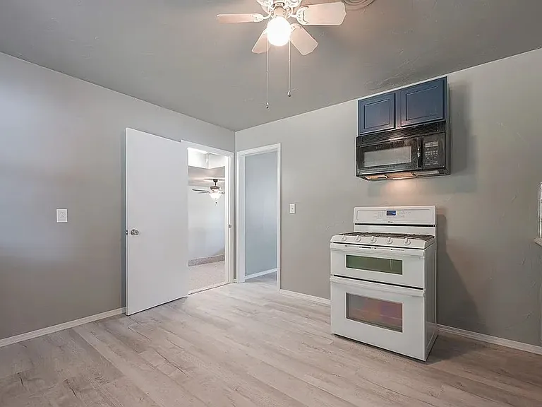 2325 Mustang St — Photo 9
