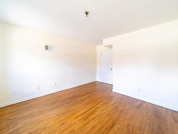 2nd image of 357 Varick St APT 125b