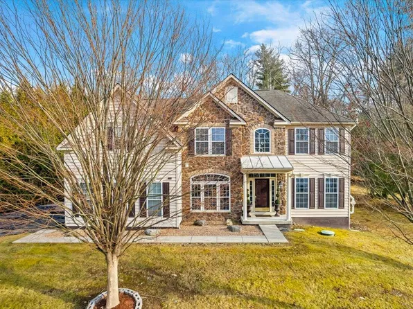 246 Daffodil Dr, East Stroudsburg, PA 18301