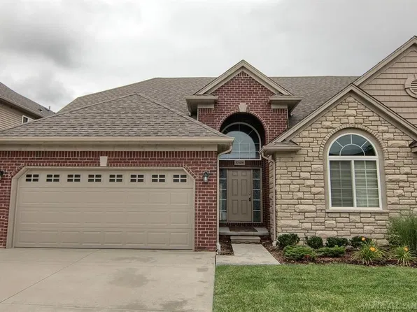 30496 Berghway Trl #150, Warren, MI 48092