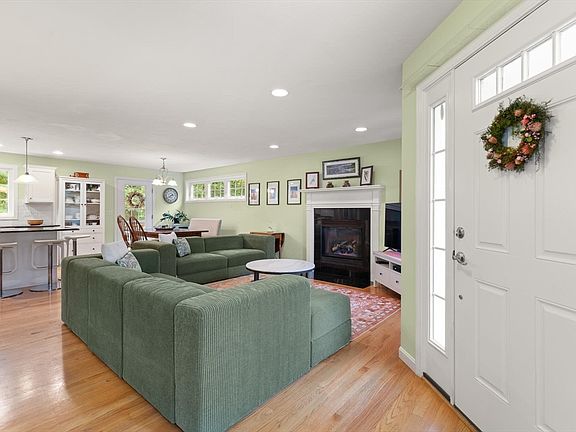 5th image of 23 Winterberry Ln