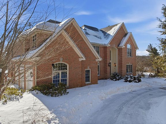 3rd image of 6 Esther Drive