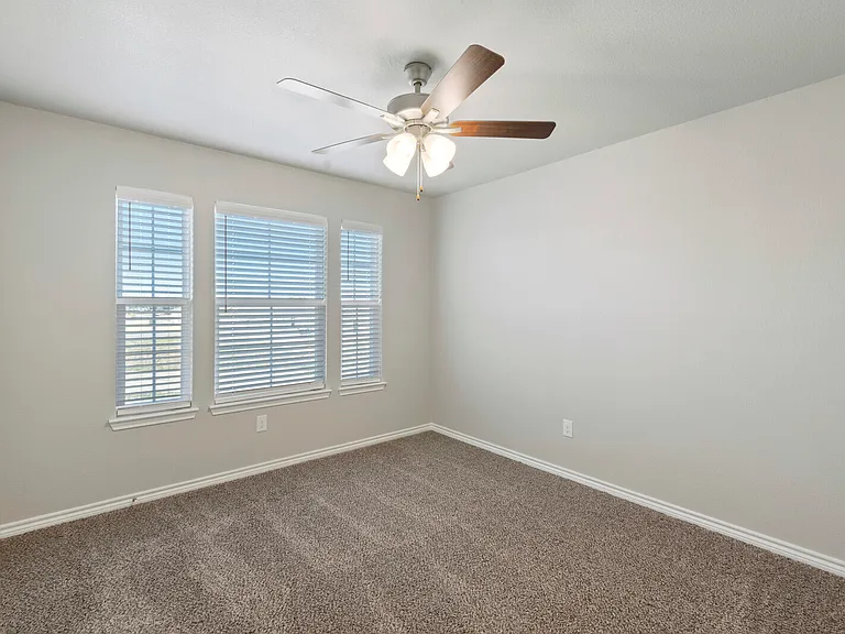 7635 Stonehollow Dr #7635 — Photo 4