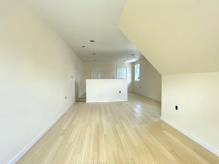 82 Edwards St — Photo 13