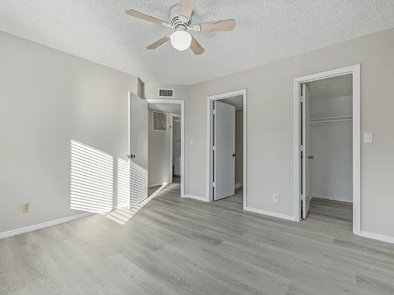 11002 N 15th Ave #4 — Photo 11
