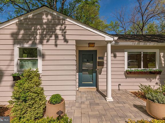3rd image of 11227 Dewey Ct