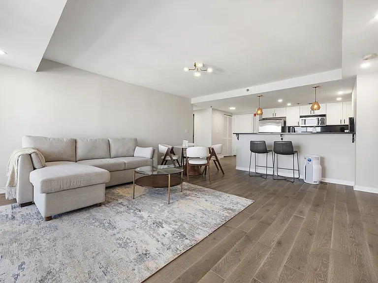 700 1st St #14F — Photo 9