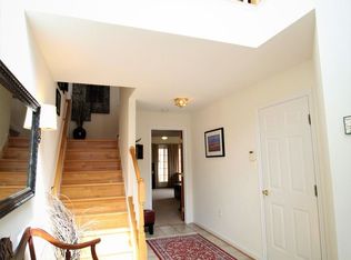 8427 Carmela Cir, Springfield, VA 22153