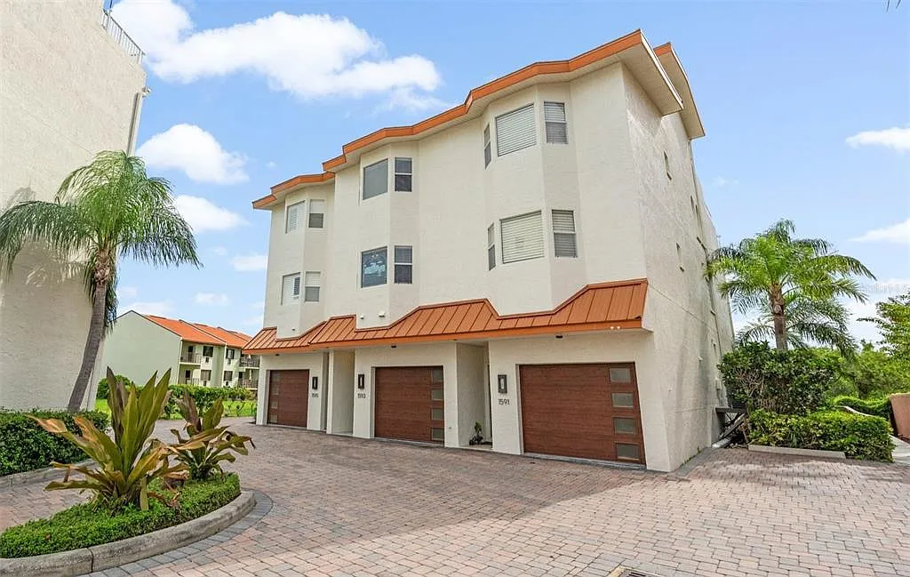 4 bed, 3.5 bath, 2750 sqft, $5,995 — Photo 1