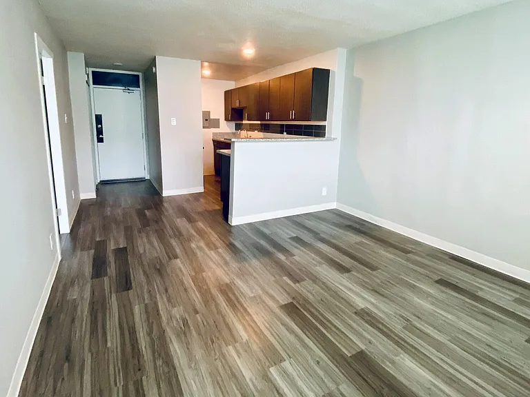 2515 Burnet Ave — Photo 6