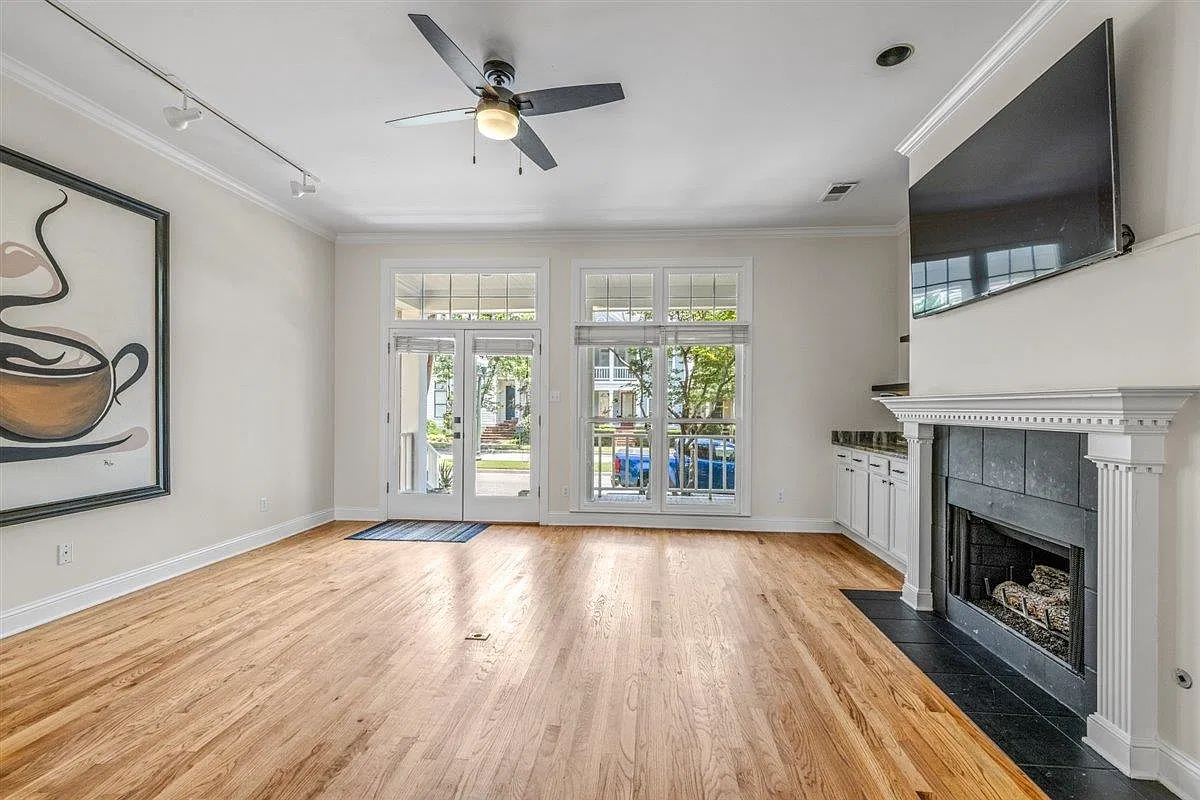 2 bed, 2.5 bath, 1890 sqft, $2,650 — Photo 4