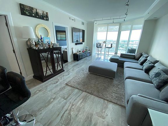 3rd image of 1900 N Bayshore Dr APT 1816