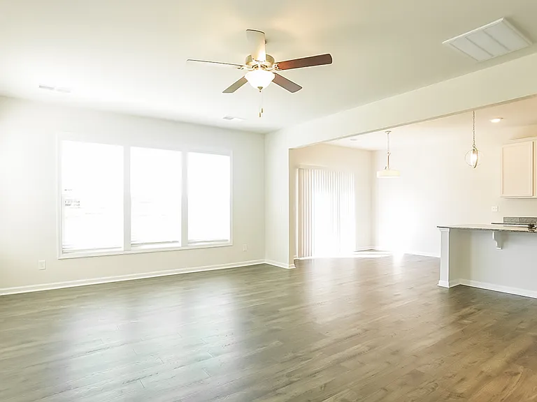 582 Count Fleet Ct — Photo 3