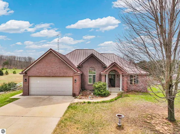 3048 E 16th Rd, Manton, MI 49663