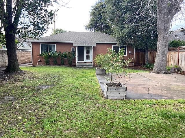2nd image of 544 N Redwood Ave