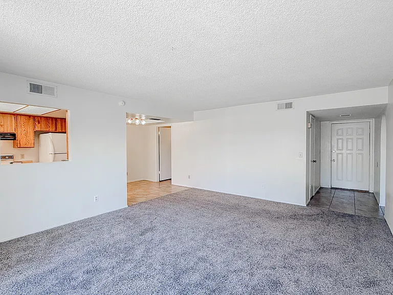 812 W Duke Dr — Photo 5