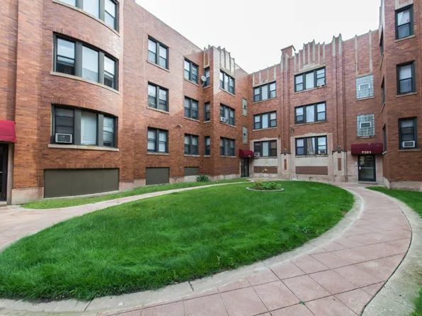 7317 S Chappel Chicago, IL 60649