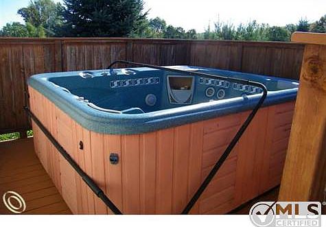 hot tub.JPG