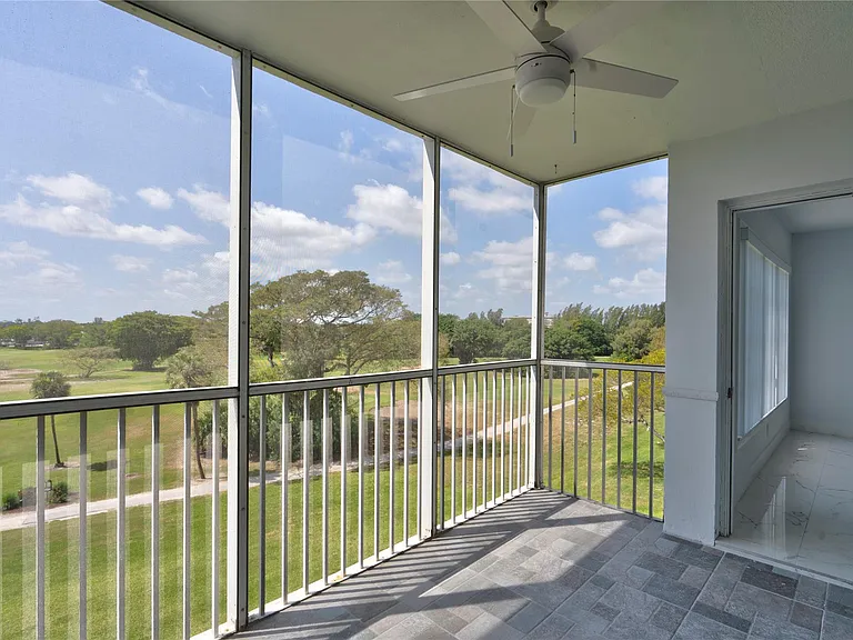 3050 N Palm Aire Dr #505 — Photo 29