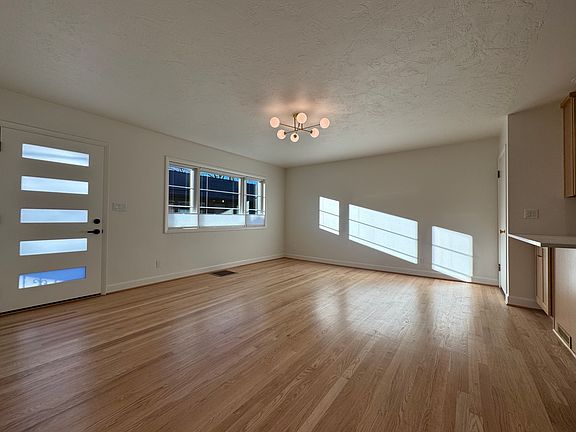 2nd image of 807-817 SE 29th Ave