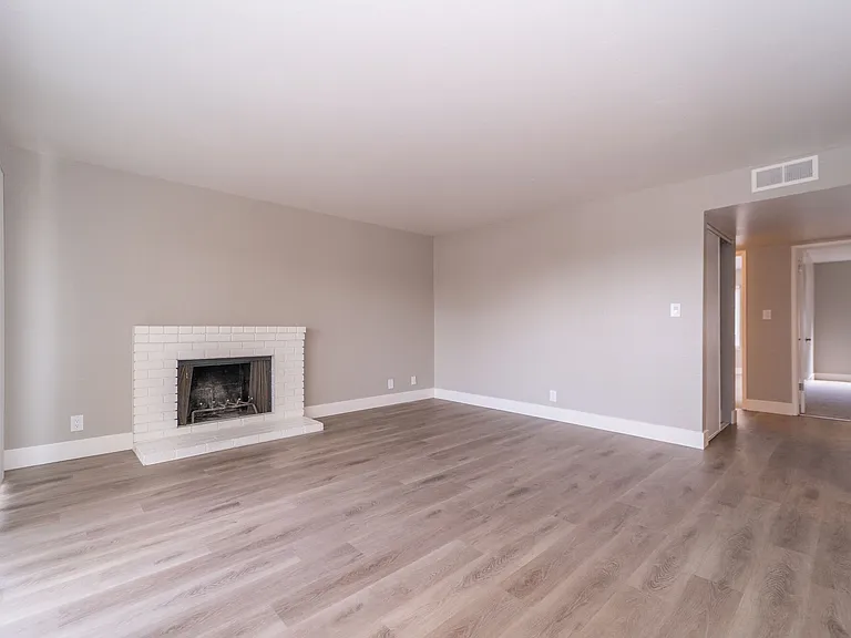 Mission Heights Apartments — Photo 31