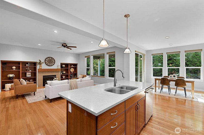 5th image of 2208 Westcott Street
