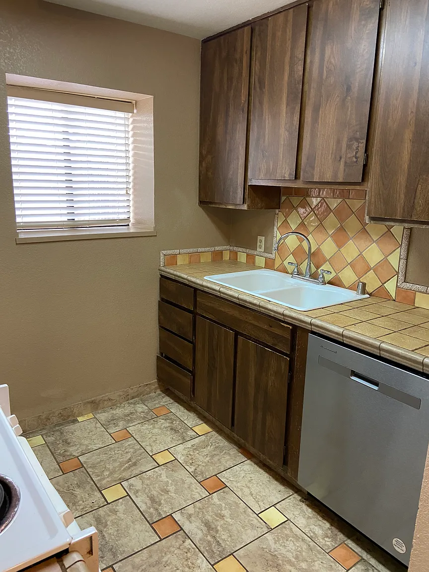 377 Monroe St APT B photo 1