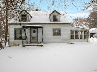 7348 Bennett Dr, Whitmore Lake, MI 48189