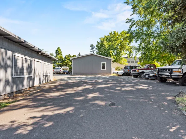 201 E Rapp Rd, Talent, OR 97540