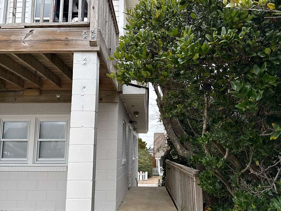 1st image of 217 W Atlantic Blvd APT 4