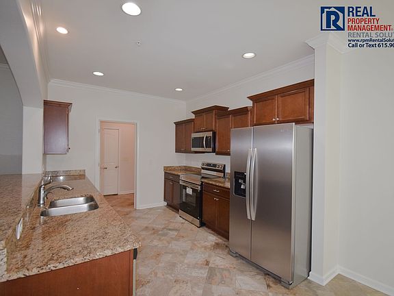5th image of 143 Windyhill St