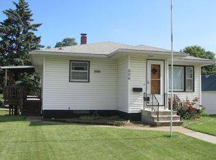 606 6th St, Traer, IA 50675