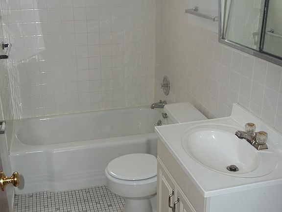 2nd image of 1013 Harlem Ave APT 1C