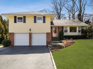 34 Griffith Ln, Huntington, NY 11743