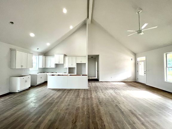 Friemont - Living Area