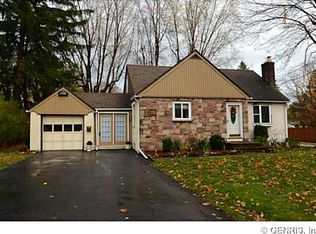 26 Chestnut Dr, Rochester, NY 14624