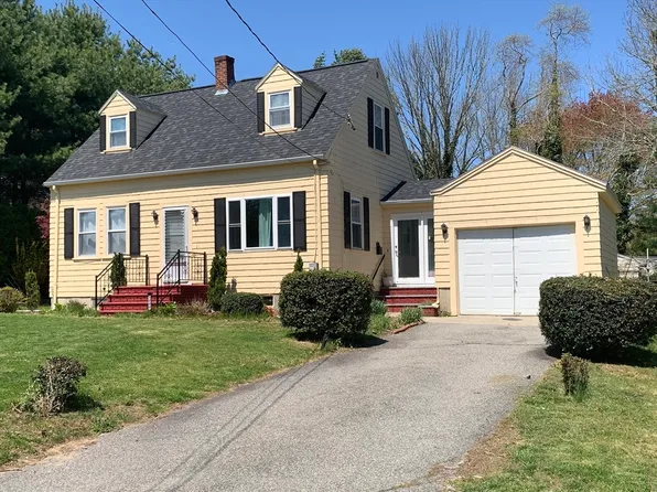 1206 Old North St, Somerset, MA 02726