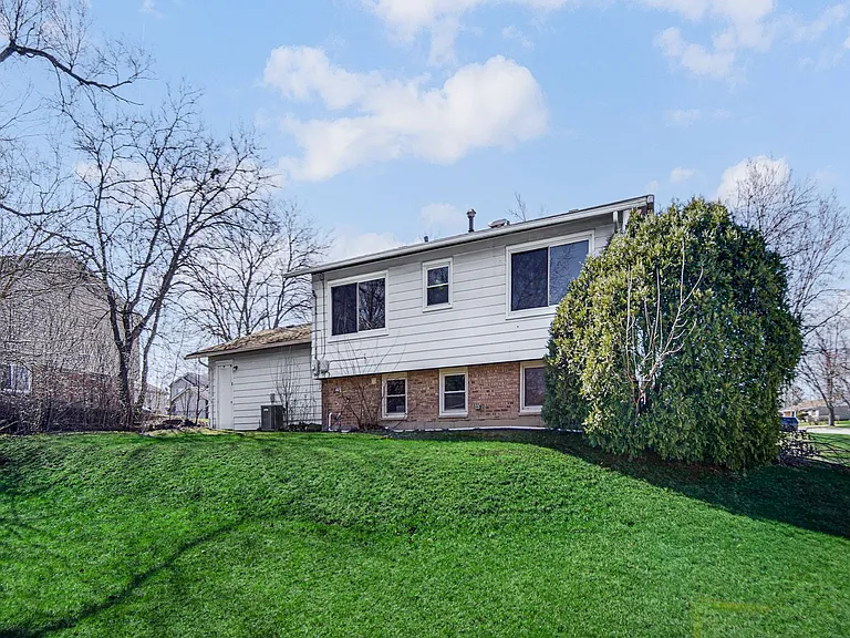 548 Regent Rd — Photo 20