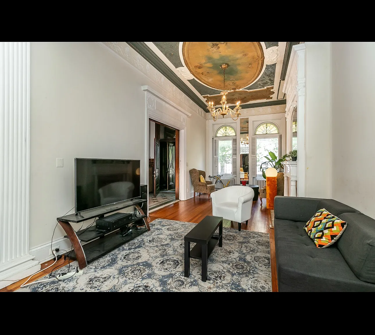 6 bed, 4.5 bath, 3000 sqft, $850 — Photo 2