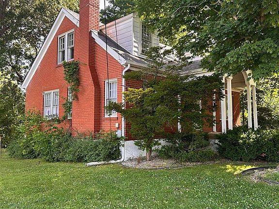 3rd image of 301 E Main St