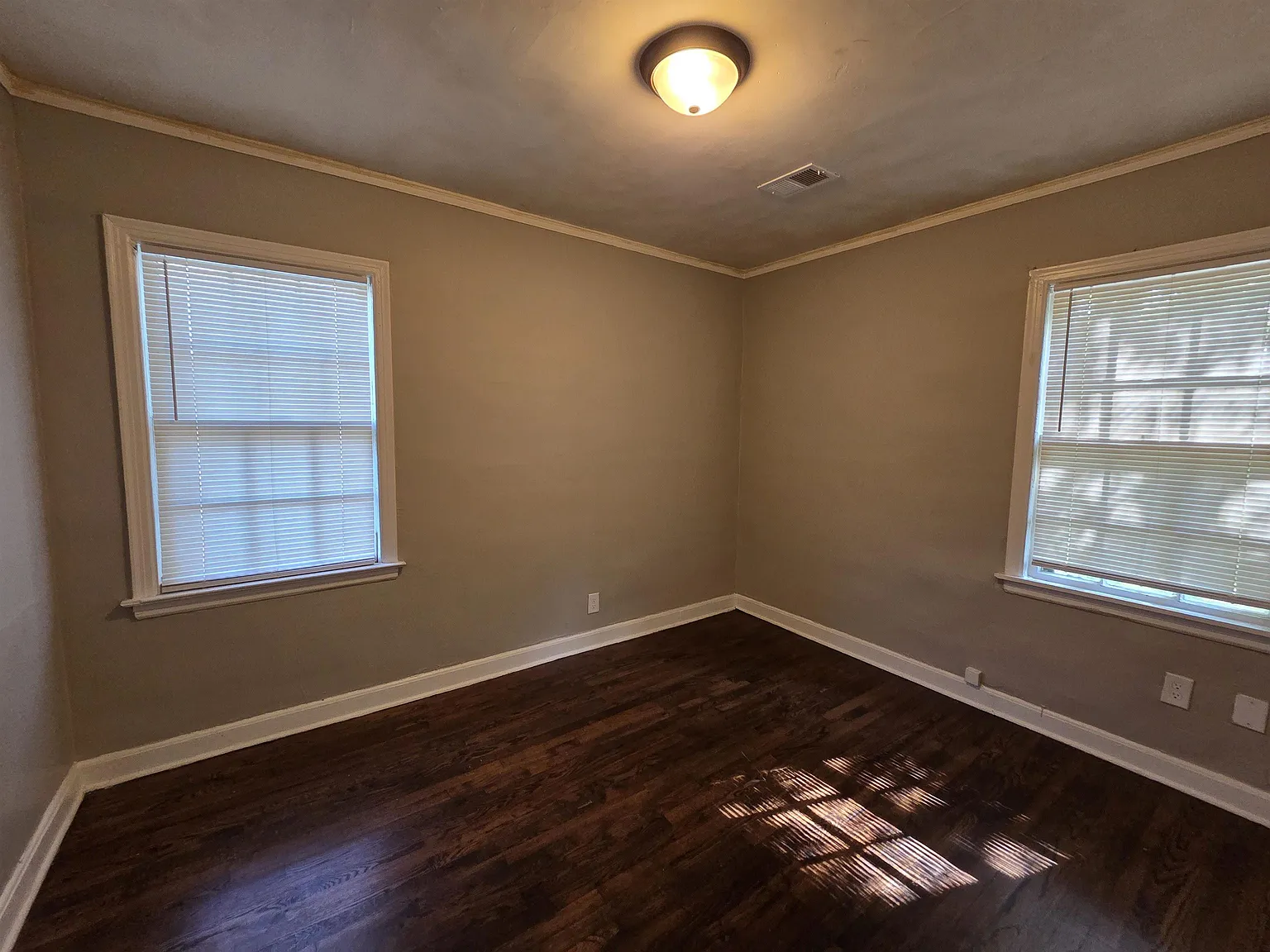 3 bed, 1.0 bath, $1,195 — Photo 3
