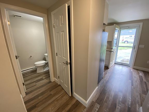 Half bath/ dining on right