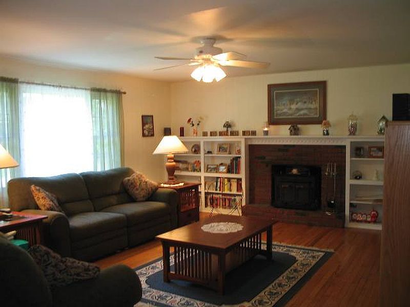 3rd image of 39 WOODSTEAD Road
