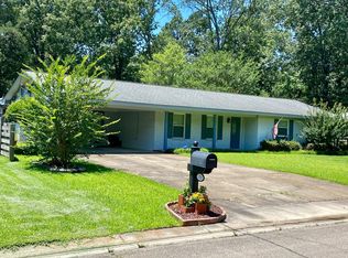 711 Cottonwood Dr, Starkville, MS 39759