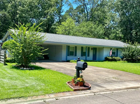 711 Cottonwood Dr, Starkville, MS 39759